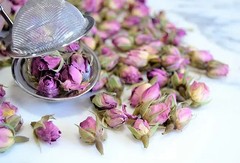 Dried Damask Rose Buds – Premium Natural Edible Roses from Jordan