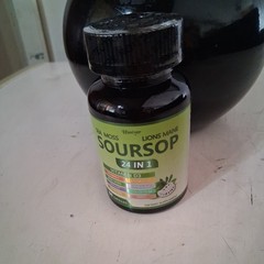 Soursop supplement containing 20 herbal extracts including seaweed, lion’s mane